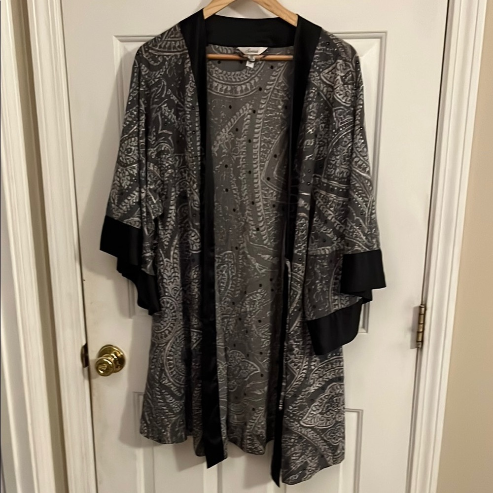 Women's Black & Gray Paisley Kimono Robe